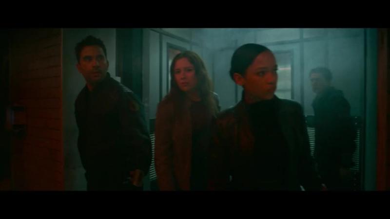 Кадры из сериала Затерянные в космосе (2018)